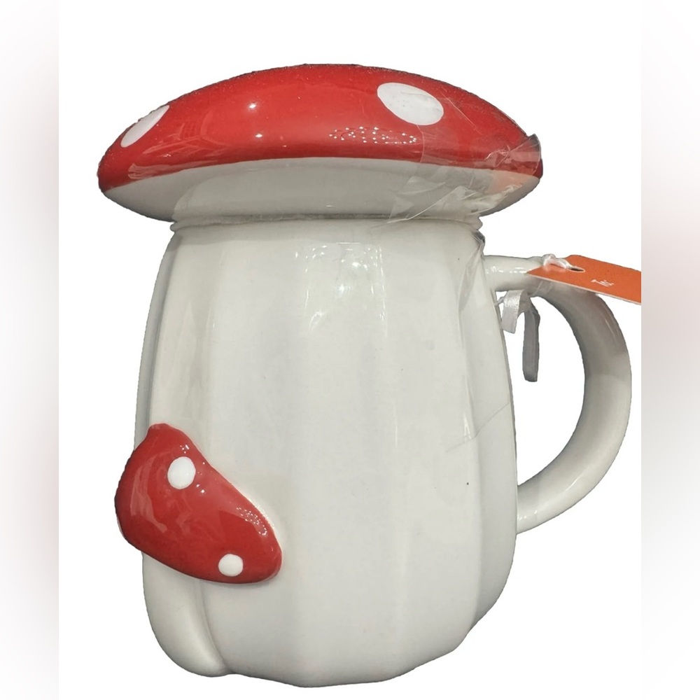 MUSHROOM COFFEE MUG WITH RED CAP MUG TOPPER